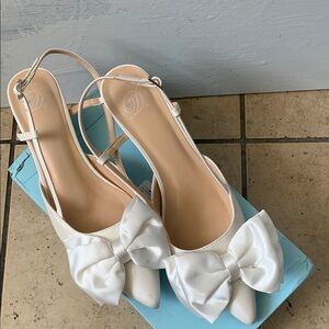 Lady Satin Bow Pumps - White